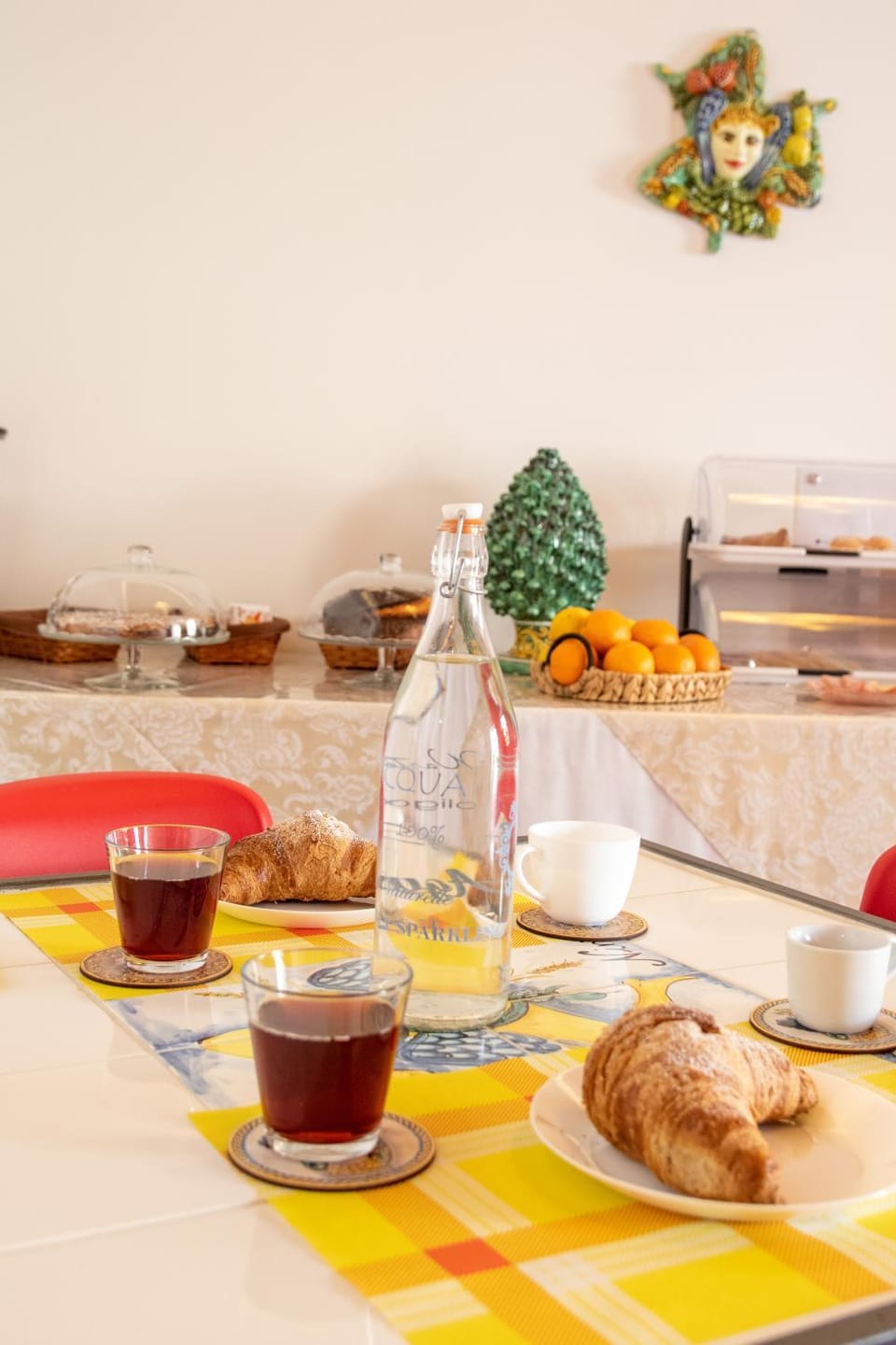 Communal lounge/ TV room, Food close-up, Food and drinks, Food, Breakfast, Continental breakfast, Buffet breakfast, Italian breakfast, Drinks