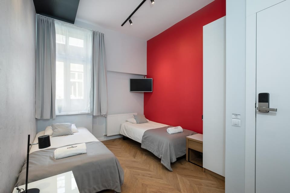 Bed, TV and multimedia, Photo of the whole room