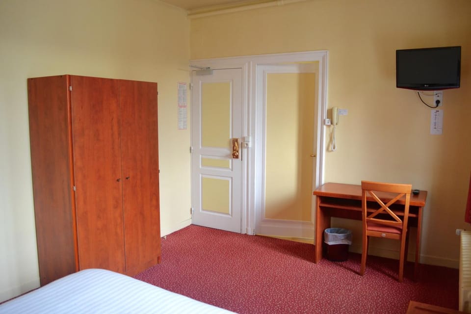 TV and multimedia, Photo of the whole room, Bedroom