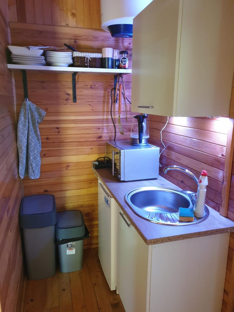 Kitchen or kitchenette