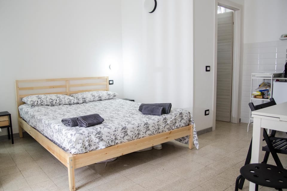Bed, Kitchen or kitchenette, Photo of the whole room, Bedroom
