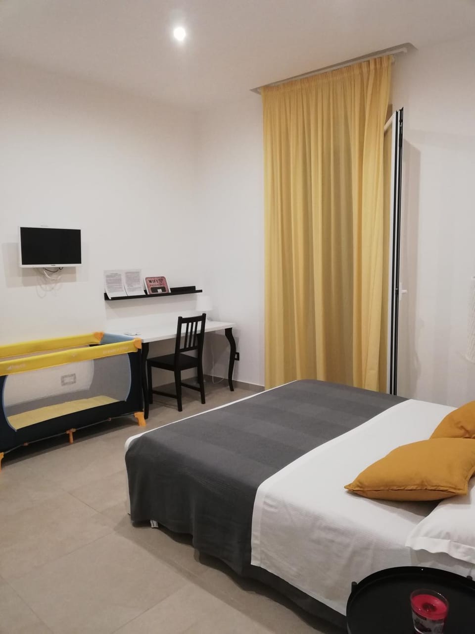 TV and multimedia, Bedroom, young children, cot, kitchen