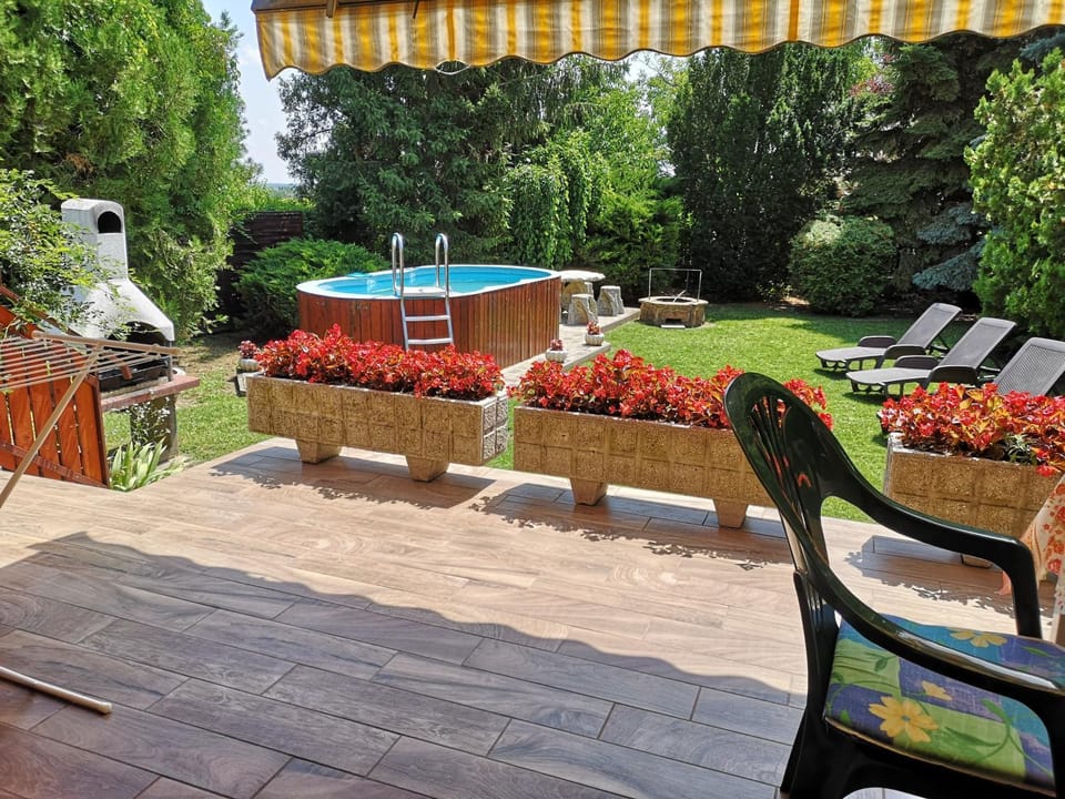 Garden view, Pool view, sunbed