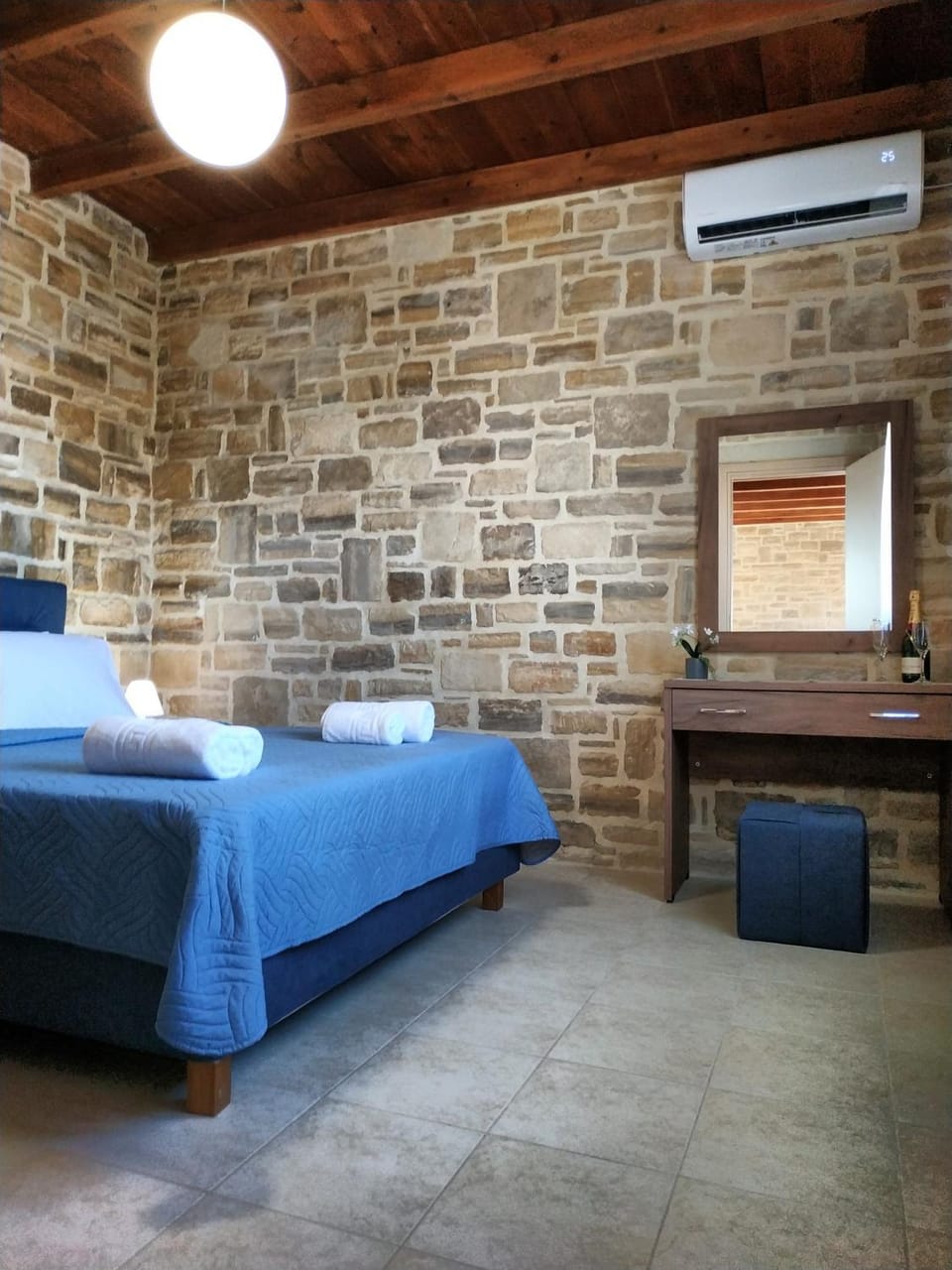 Bed, Bedroom, air conditioner