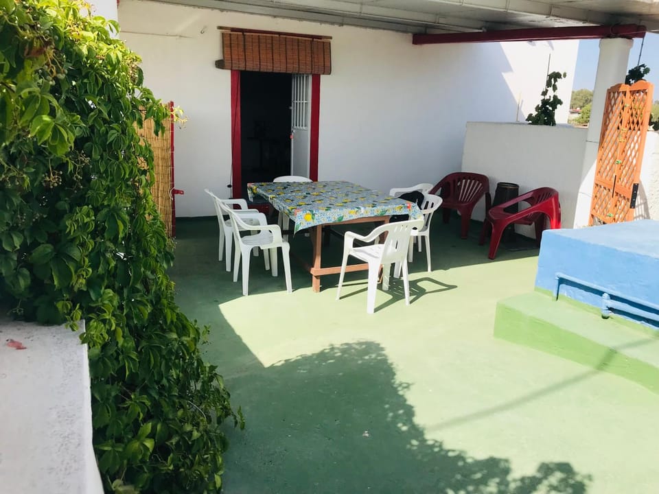 Patio, Facade/entrance, Dining area, Area and facilities