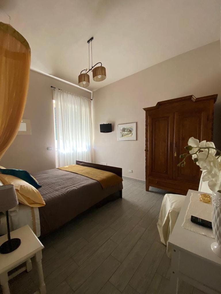 Bed, Photo of the whole room, Bedroom, hair dresser