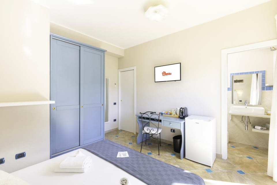 TV and multimedia, Coffee/tea facilities, Bedroom