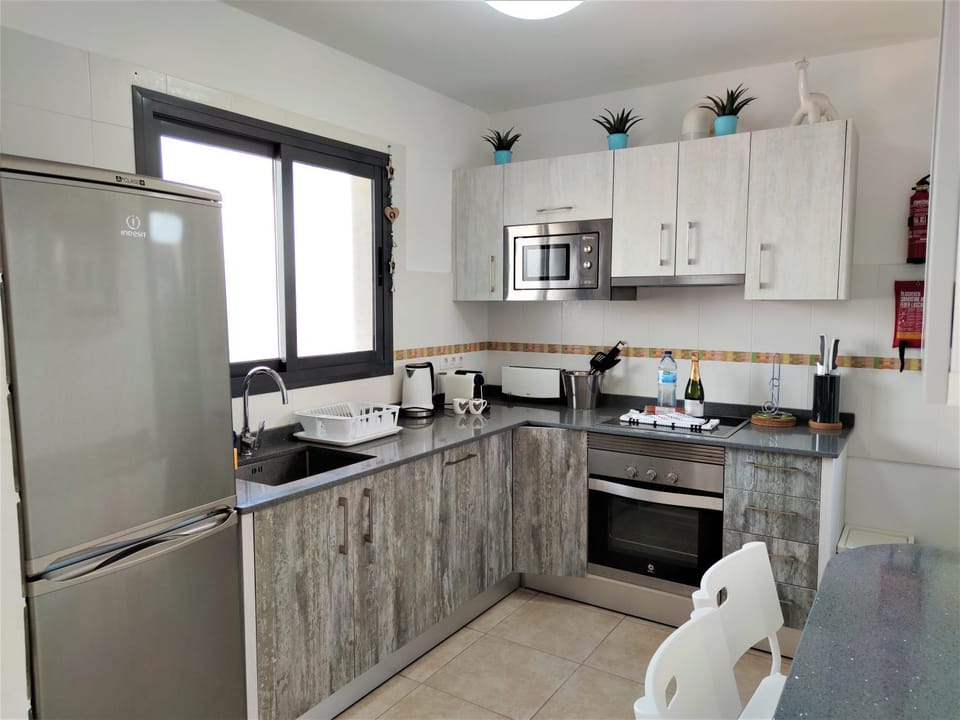 Kitchen or kitchenette, Dining area, dishwasher, oven, stove, toaster