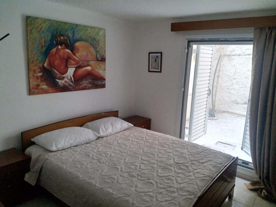 Bed, Balcony/Terrace, Photo of the whole room, Bedroom
