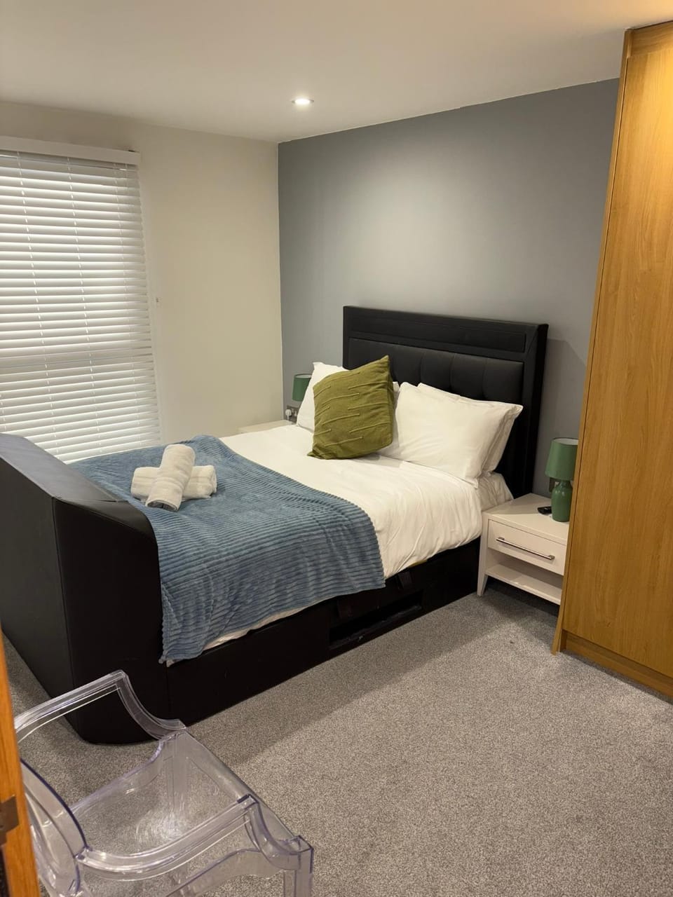 Modern 2 Bed 2 Bath Apartment Hyde Park Apartment in City of Westminster