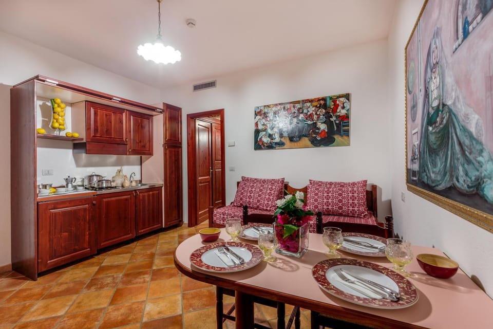Kitchen or kitchenette, Seating area