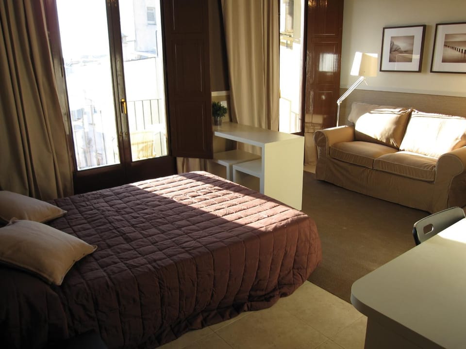 Bed, Photo of the whole room