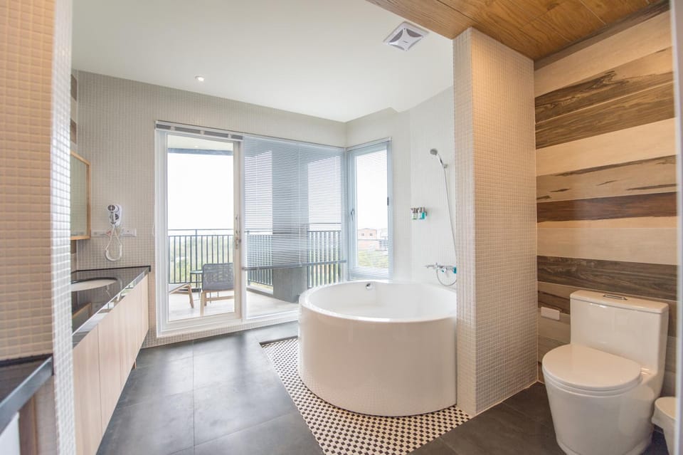 Toilet, Bath