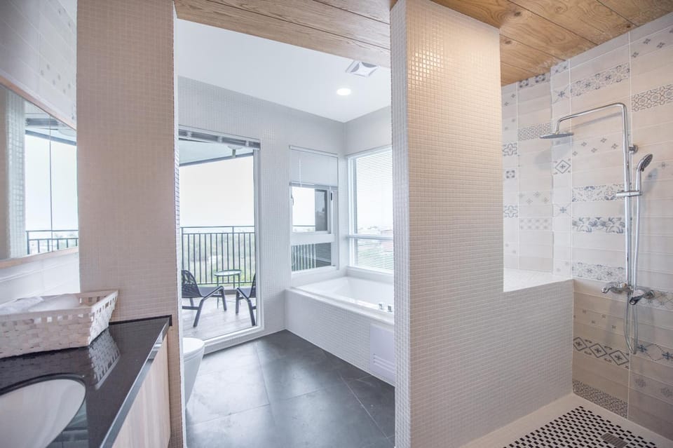 Shower, Bath
