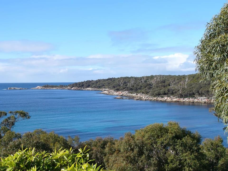 THE LOFT @ Bay of Fires Seascape Apartment in Binalong Bay