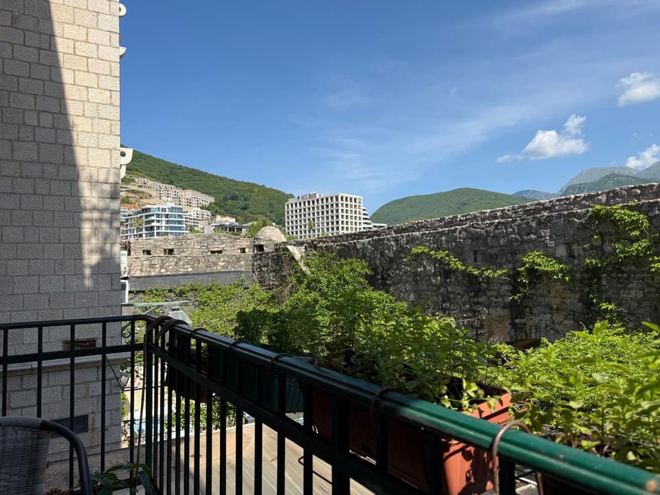View (from property/room), Balcony/Terrace, Mountain view