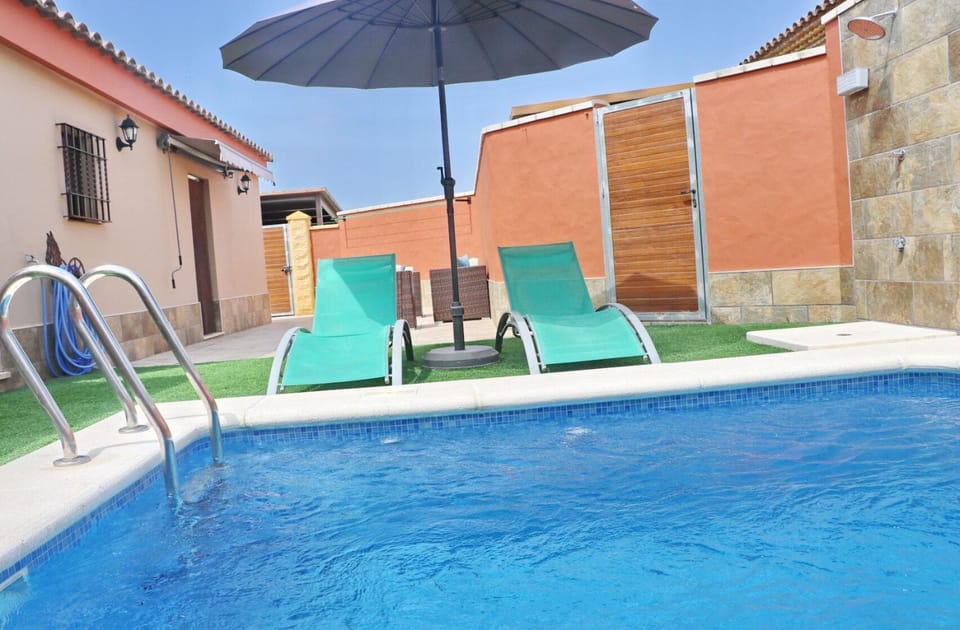 Swimming pool, sunbed