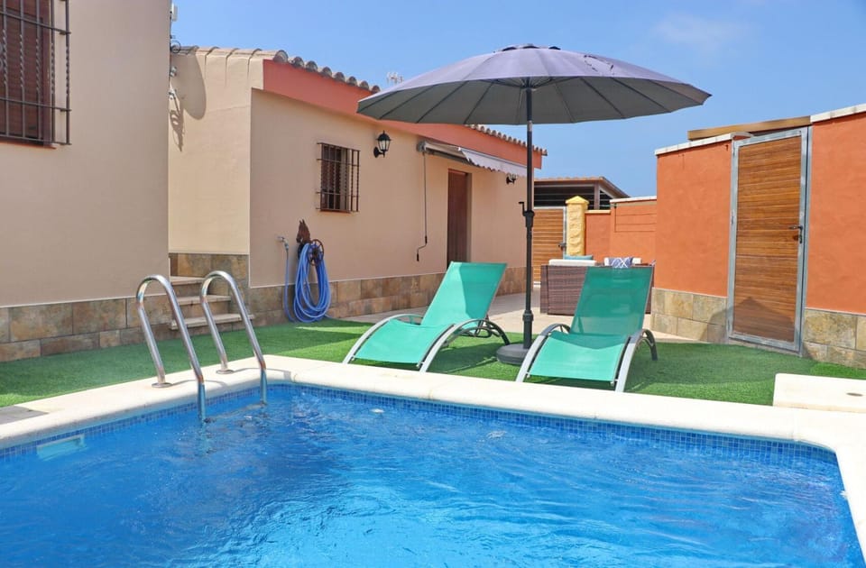 Swimming pool, sunbed