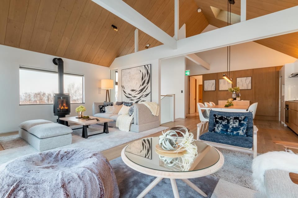 Living room, Seating area