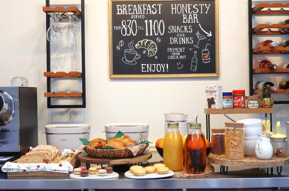 Food and drinks, Continental breakfast