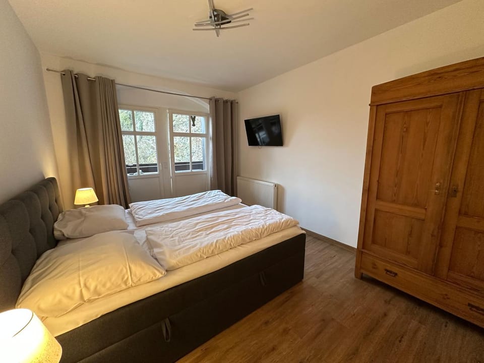 Bed, Balcony/Terrace, wardrobe