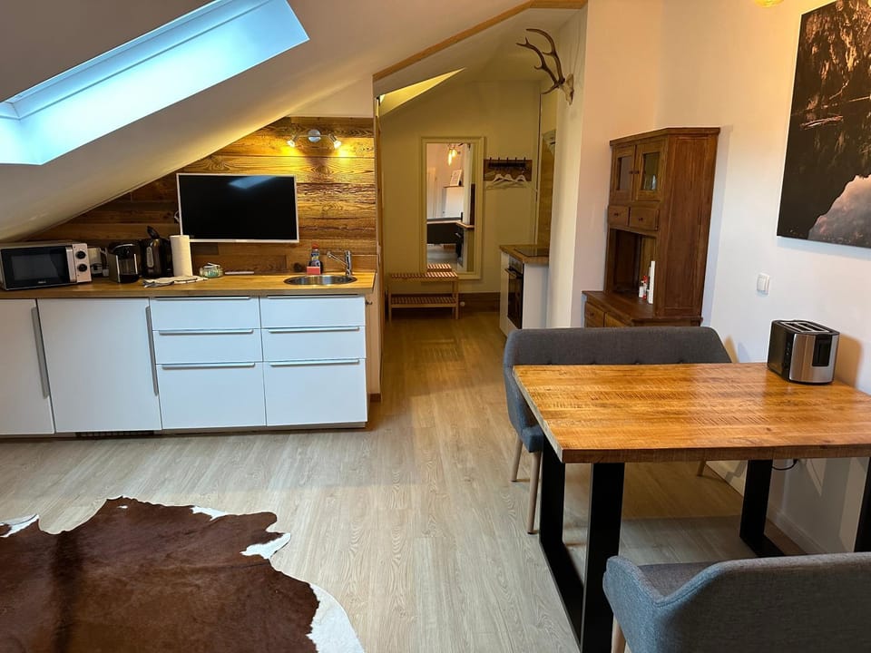 Seating area, Dining area