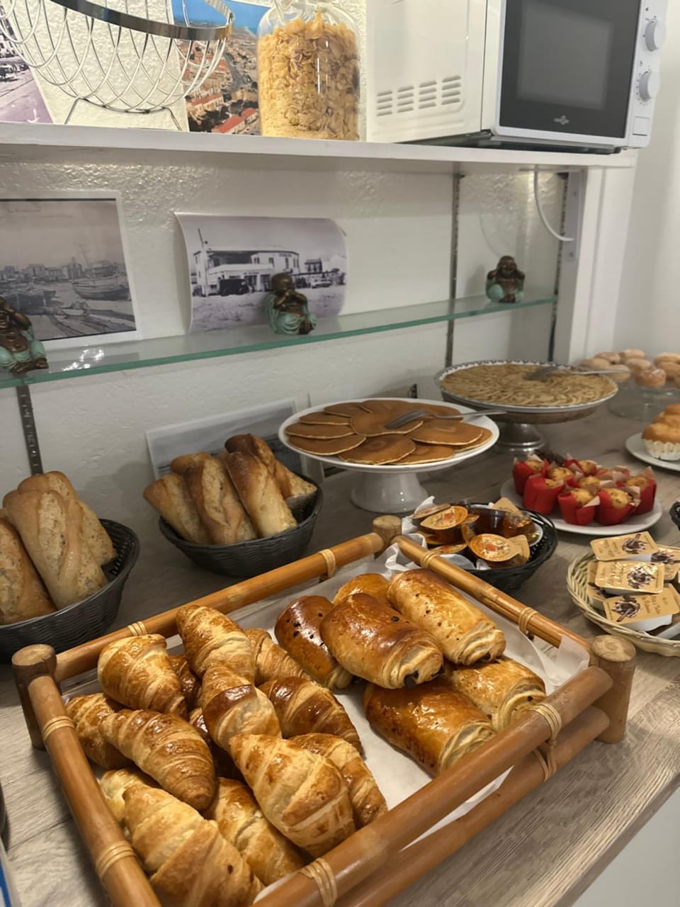 Breakfast, Continental breakfast, Buffet breakfast