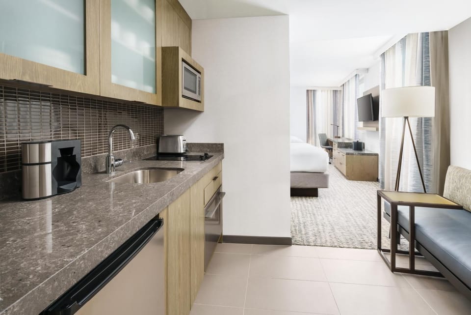 TV and multimedia, Kitchen or kitchenette, City view
