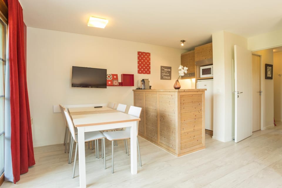 TV and multimedia, Kitchen or kitchenette, Dining area, minibar, oven