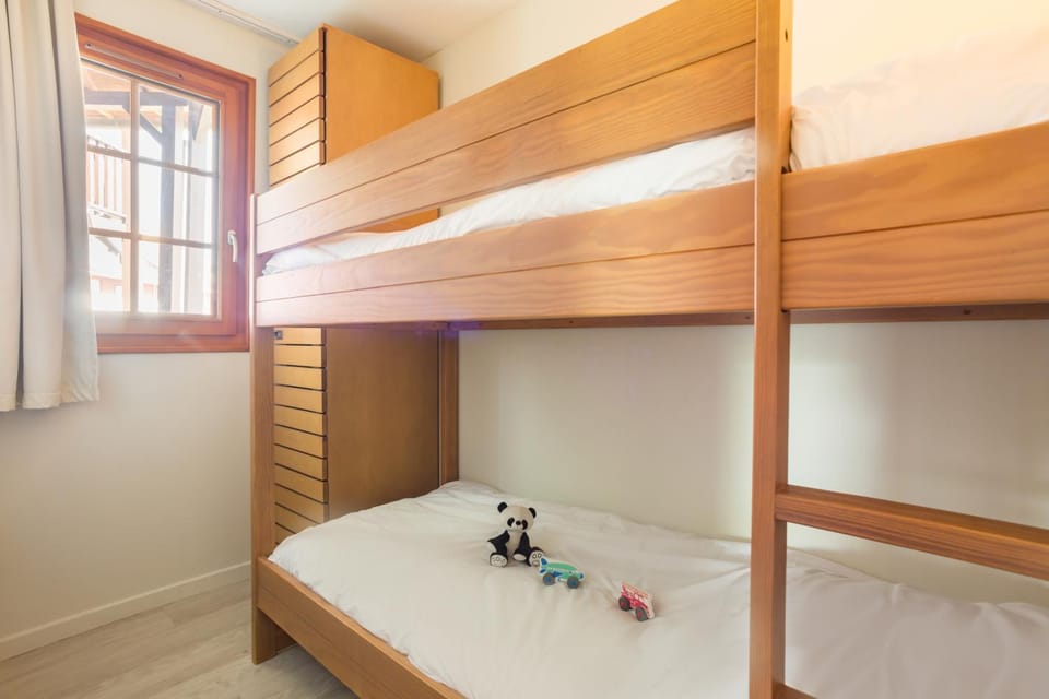 Bed, Photo of the whole room, Bedroom, bunk bed