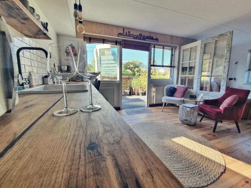 Kitchen or kitchenette, Living room, Seating area