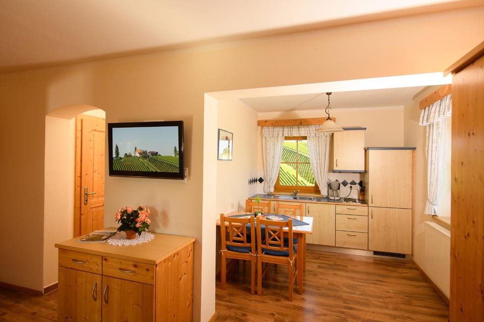 Familienweingut Oberer Germuth Bed and Breakfast in Styria