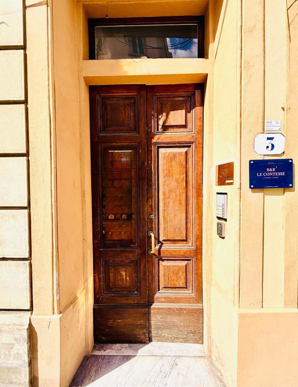 Facade/entrance