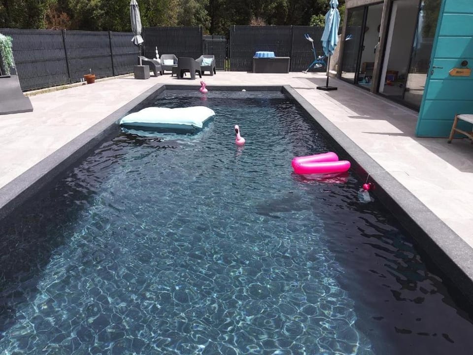 Day, Swimming pool, sunbed