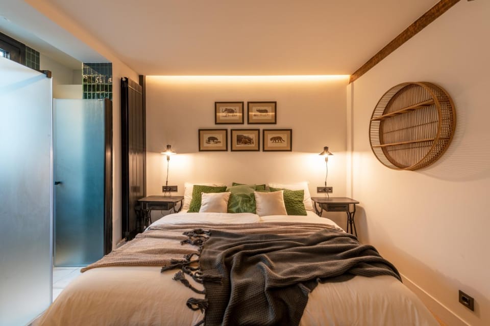 Bed, Bedroom