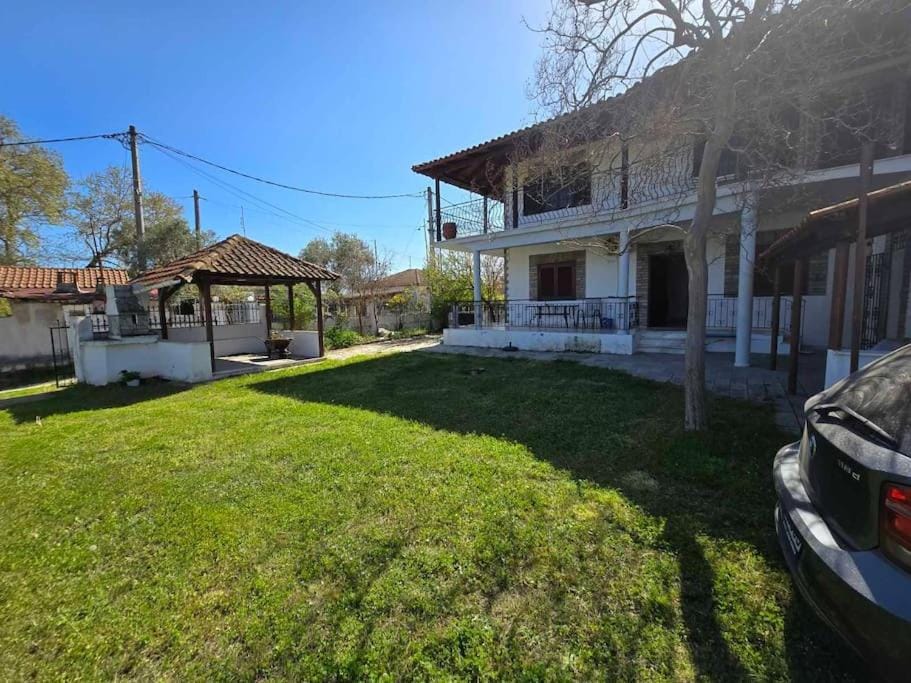 Property building, Garden, Garden view, Parking