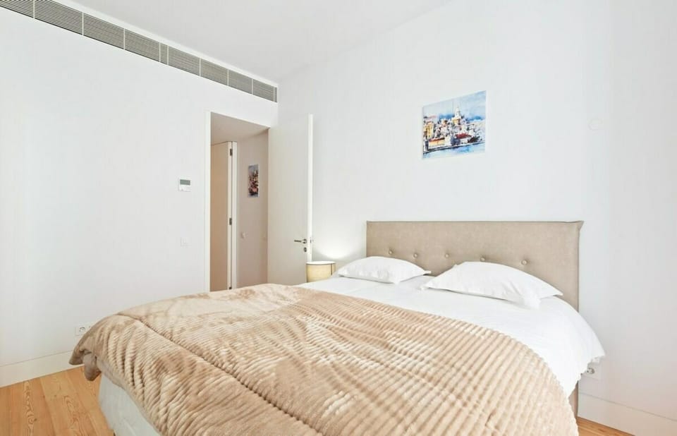 Spacious 1 Bedroom Apartment near Baixa Apartment in Lisbon