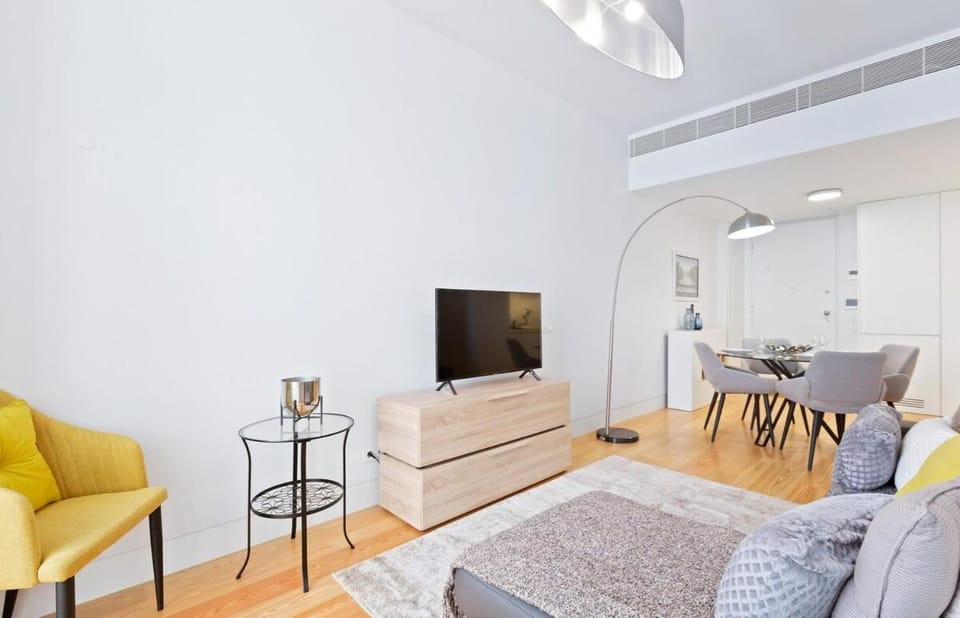 Spacious 1 Bedroom Apartment near Baixa Apartment in Lisbon