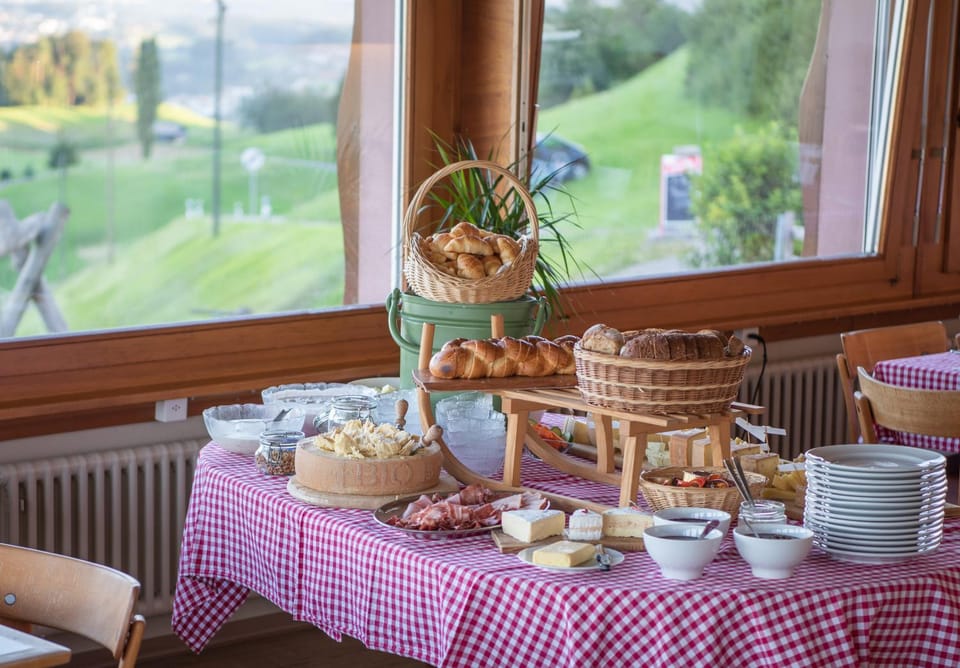 Restaurant/places to eat, Food and drinks, Food, Breakfast, Buffet breakfast