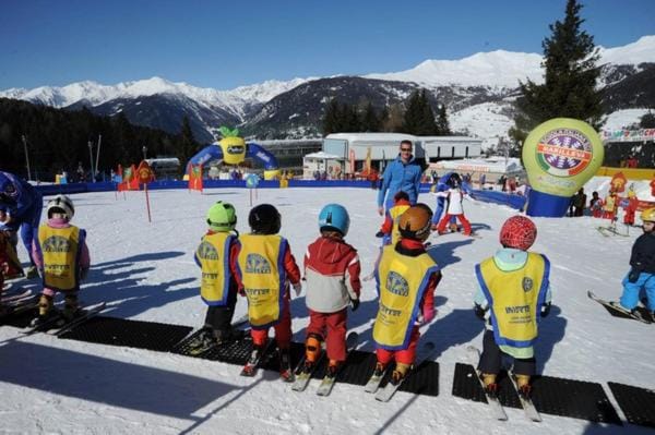 Skiing, children, Family