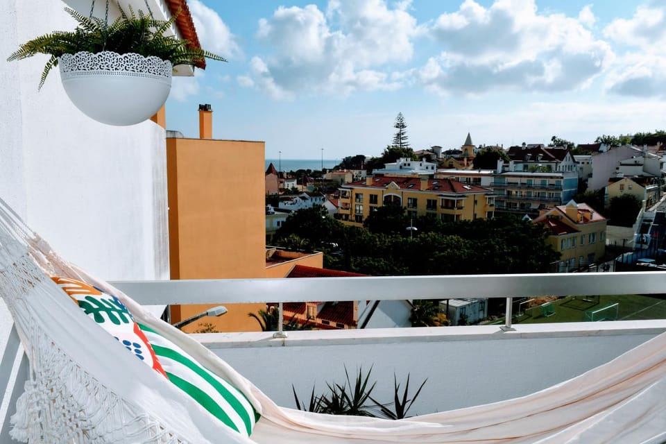Balcony/Terrace, Street view
