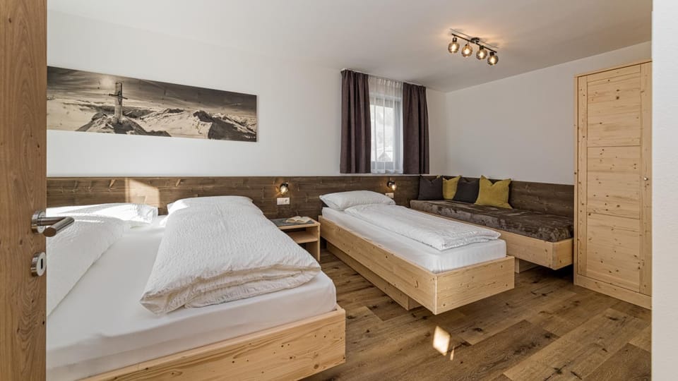Bed, Photo of the whole room, Bedroom, Mountain view