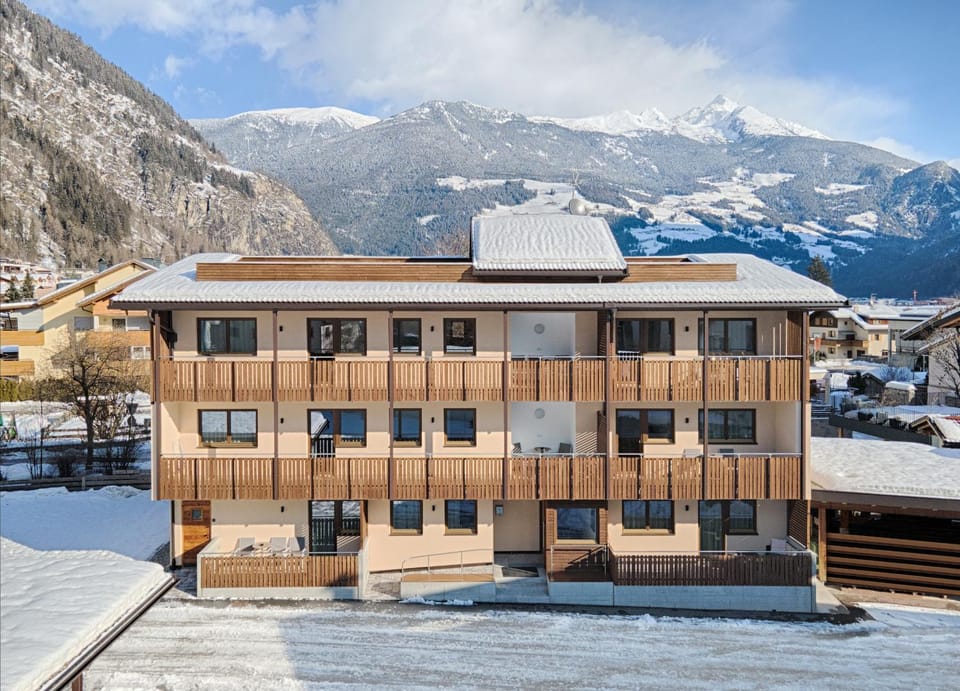 Property building, Staff, Winter, Facility for disabled guests, locker