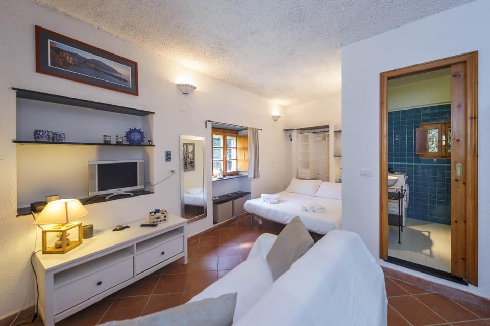 Bed, Living room