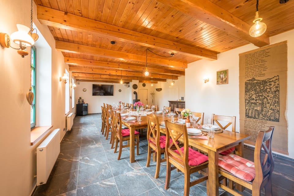 Property building, Restaurant/places to eat, Dining area