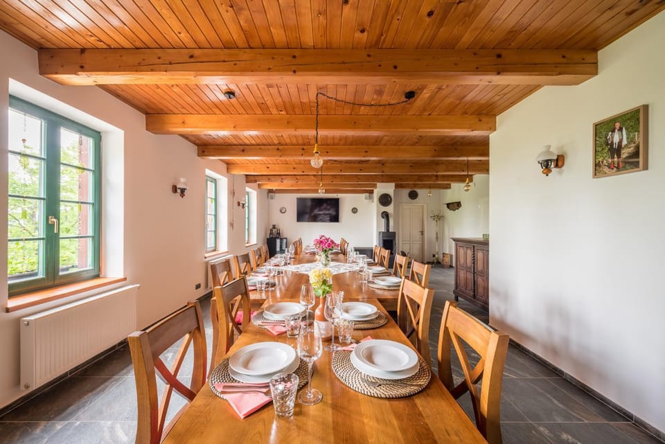 Property building, Restaurant/places to eat, Dining area