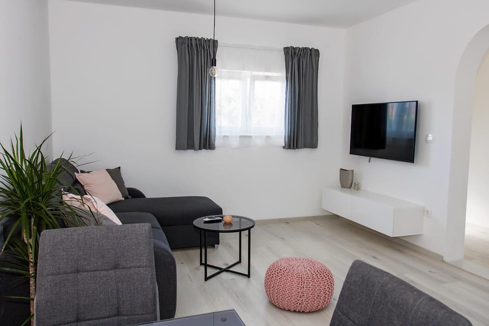 Communal lounge/ TV room, Seating area