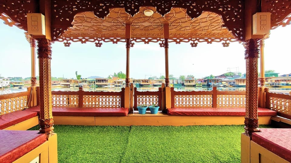 Facade/entrance, View (from property/room), Balcony/Terrace, Balcony/Terrace, Seating area, Lake view, Lake view