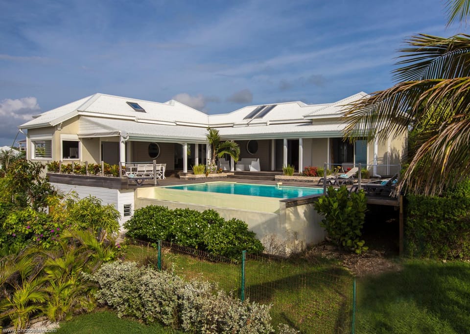 Property building, Garden, Garden view, Pool view, Swimming pool, sunbed