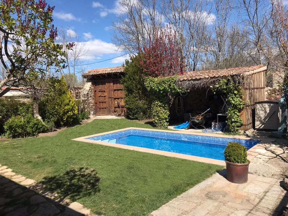 Property building, Garden, Garden view, Pool view, Swimming pool, Swimming pool